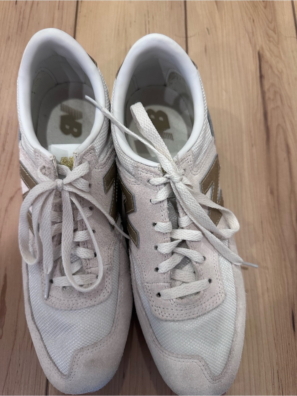 New Balance 620 Gold Metallic Low Top Sneakers - Size 8.5 (CW620JD2)